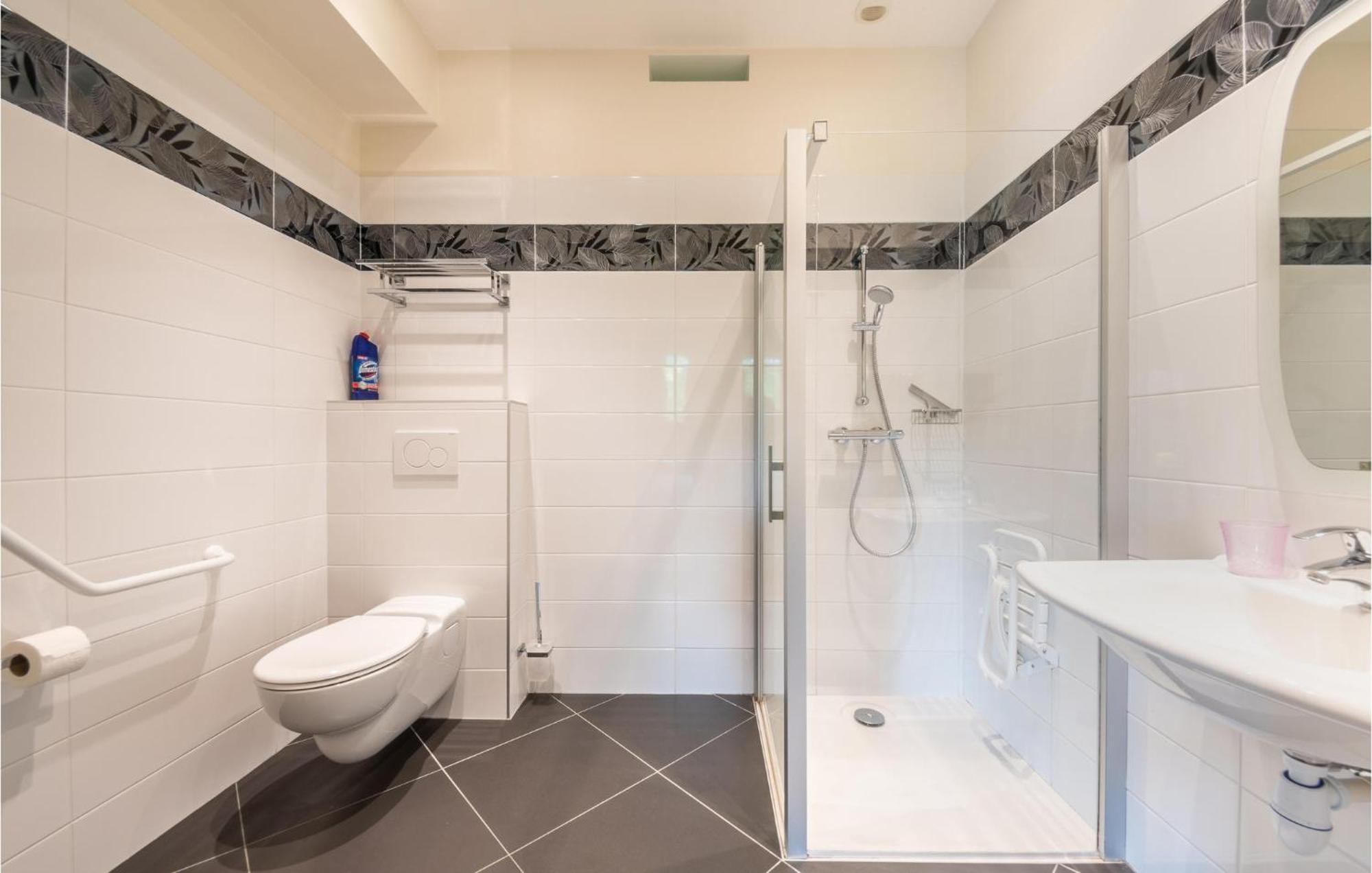 Stunning Home In Paluel With Wifi Екстер'єр фото
